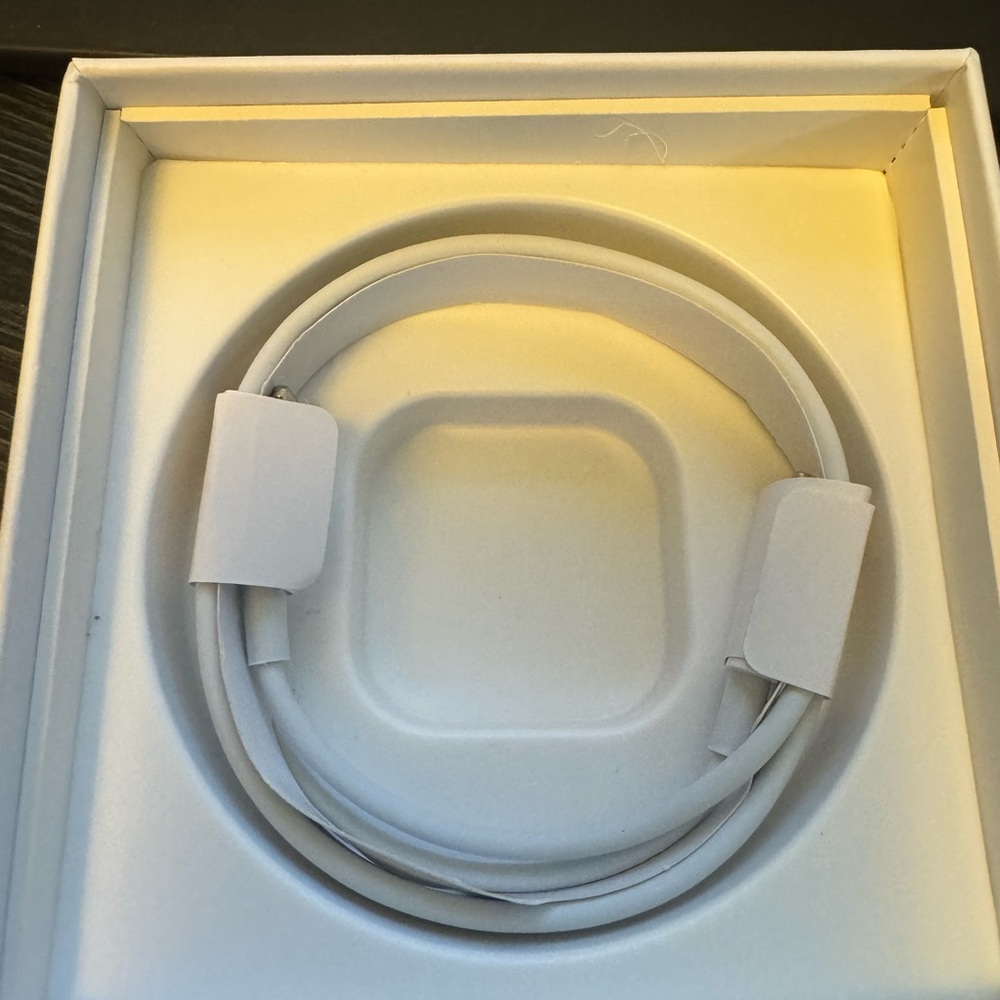 AirPod pros first generation - Picture 5 of 9